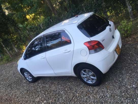 Toyota vitz image 2