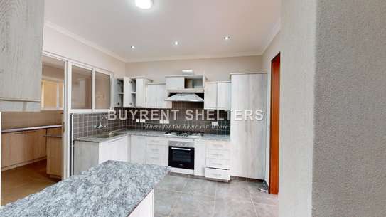 3 Bed Apartment with En Suite at Riverside image 8