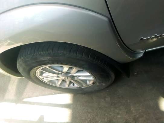 Toyota Hilux invincible image 2