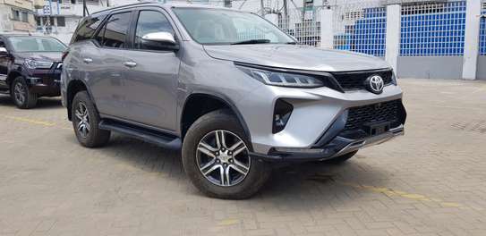 Toyota Fortuner Silver 2018 4wd image 2