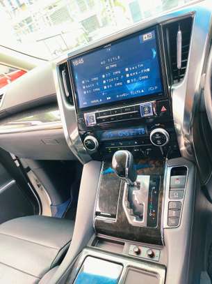 Toyota Alphard Executive Grade 2017 image 2