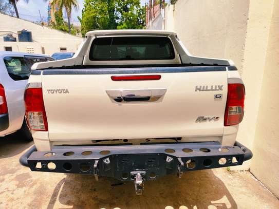 Toyota Hilux double cabin white 2017 diesel image 9