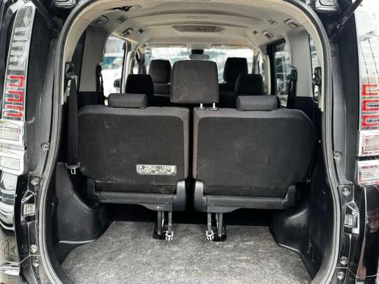 Toyota voxy 2018 Black image 6