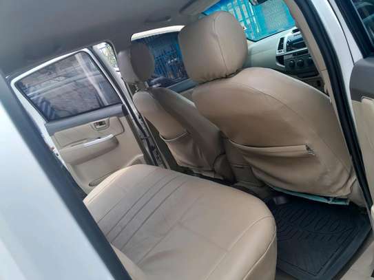 Hilux double cabin image 6