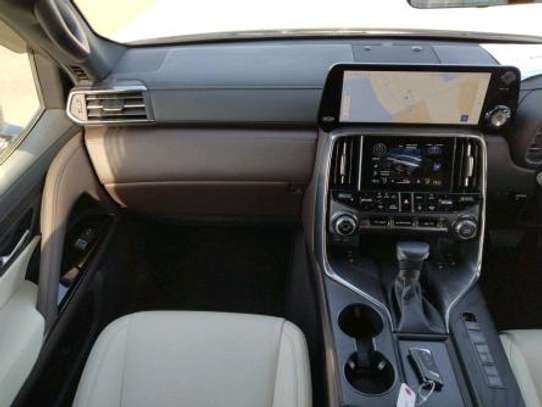 2022 Lexus LX600 image 3