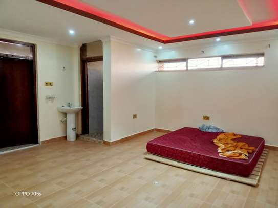 10 Bed House with En Suite in Runda image 33