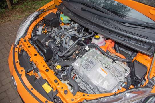 Toyota Aqua Orange 2015 image 9