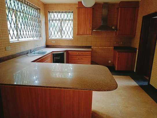 4 Bed House with En Suite in Spring Valley image 9