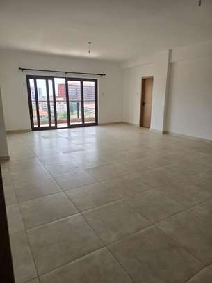 2 Bed Apartment with En Suite at 2Nd Avenue image 16
