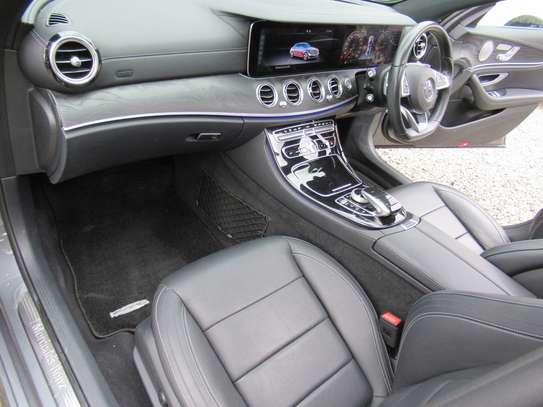 GRAY MERCEDES BENZ E200 2016 MODEL SUNROOF LEATHER. image 5