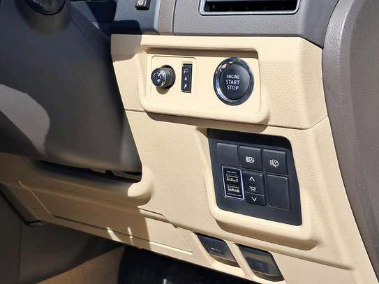 Toyota land Cruiser Prado TX-L 2020 image 8