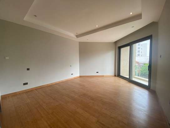 Serviced 3 Bed Apartment with En Suite in Riverside image 10