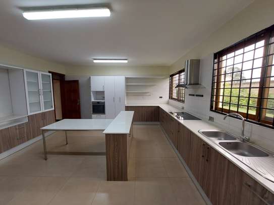 9 Bed House with En Suite at Glory Road image 3