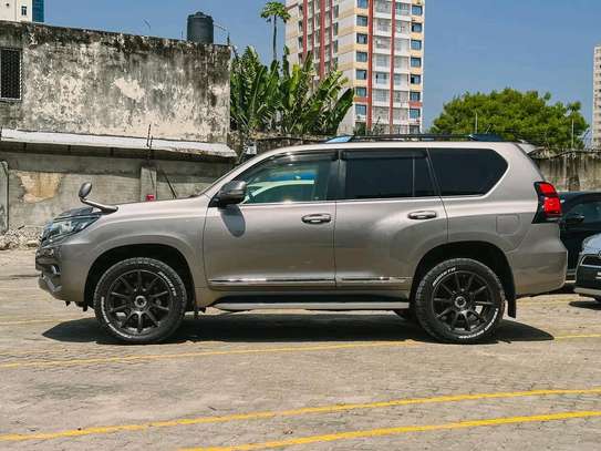 Toyota land cruiser Prado TZG Gold 2019 image 11
