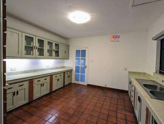 3 Bed Townhouse with En Suite in Rosslyn image 3