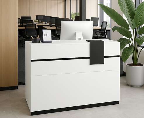 Reception Desk : White Welcoming Front Office Desk image 2