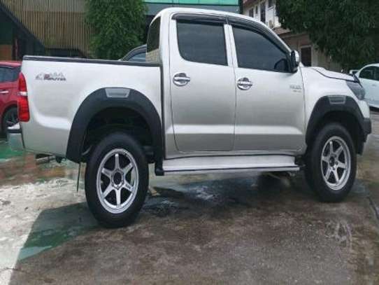 2014 Toyota Hilux double cab image 3