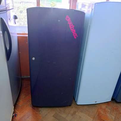 Sumsung single door fridge image 3