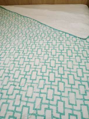 Duvets, Mtush 1st camera image 2