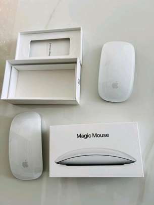 Apple Magic Mouse 2  (PREOWNED) image 2