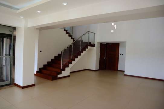 5 Bed Apartment with En Suite in General Mathenge image 17