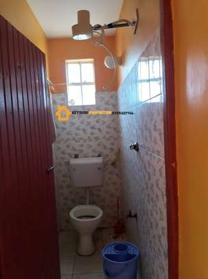 Double room with a toilet image 9