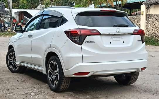 Honda Vezel Hybrid white 2018 2WD image 10