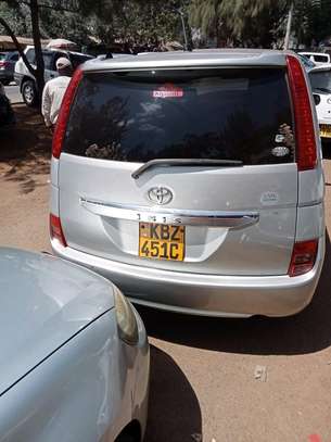 Toyota isis image 3