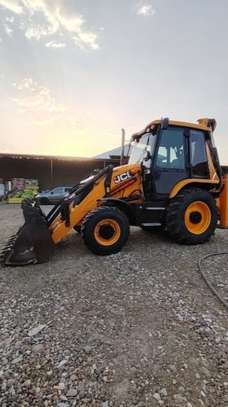M3 - JCB 3CX image 2
