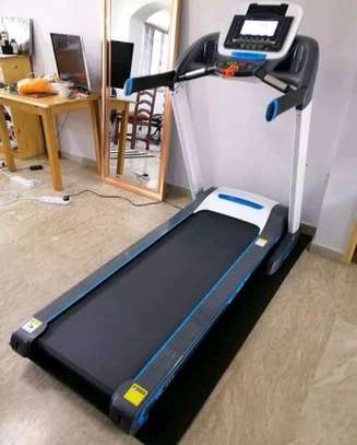 Treadmill (V-3) home use image 1