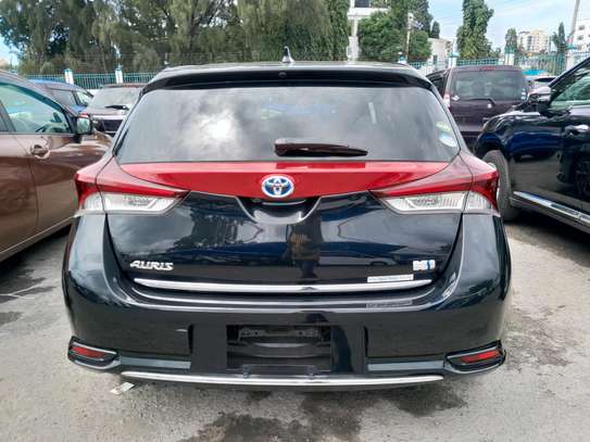 Toyota Auris black hybrid  2016 image 10