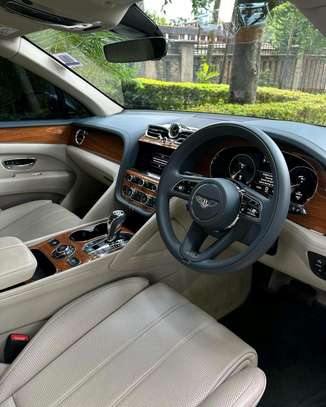 2020 Bentley bentayga image 4