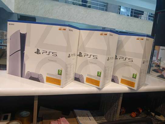 Pre-owned ps5 slim disc version with two controllers image 1