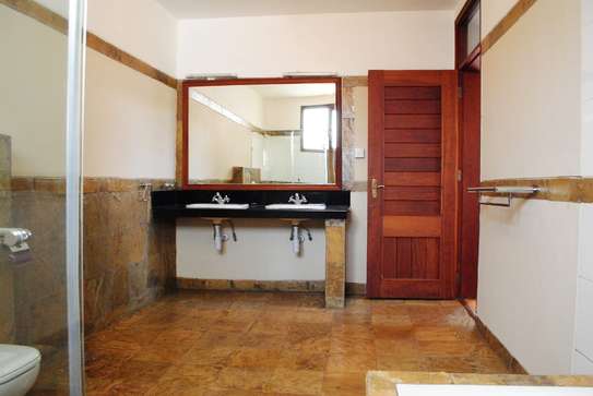 3 Bed Apartment with En Suite at Riverside image 3
