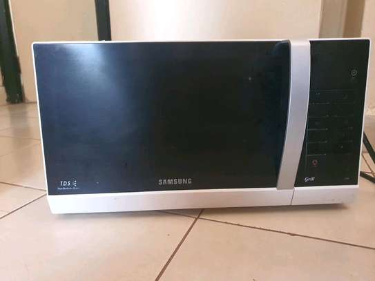 MICROWAVE OVEN image 1