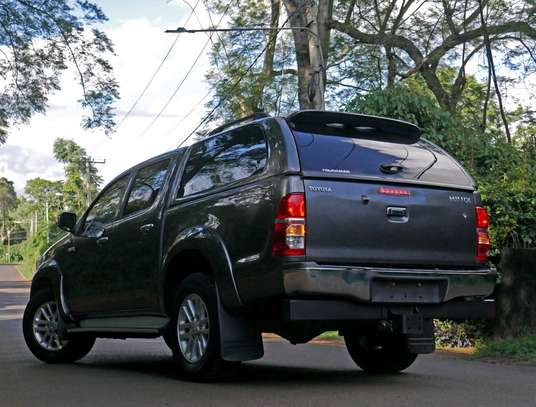 TOYOTA HILUX VIGO image 3