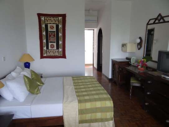 Furnished 3 Bed Apartment with En Suite at Near Sarit Centre image 4