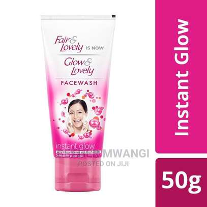 Indian Fair Lovely Instant Glow Face Wash image 1