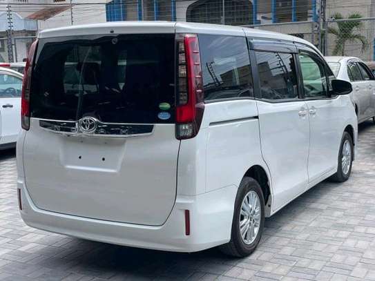 TOYOTA NOAH KDM (MKOPO/HIRE PURCHASE ACCEPTED) image 4