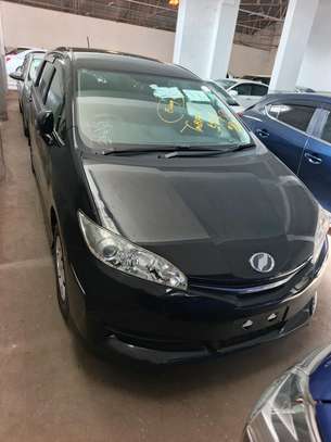 Toyota Wish black image 1