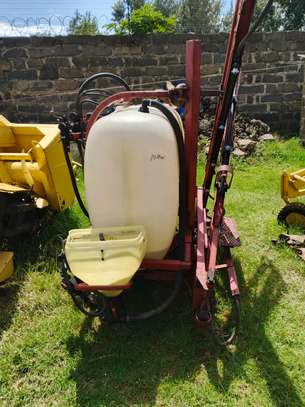 Hardi boom sprayer image 4