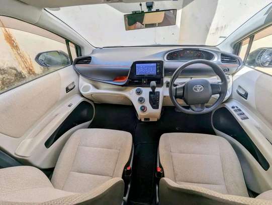 Toyota Sienta non hybrid 2018 black image 2