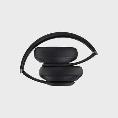 Beats Studio³ Wireless Noise Cancelling Headphones image 5