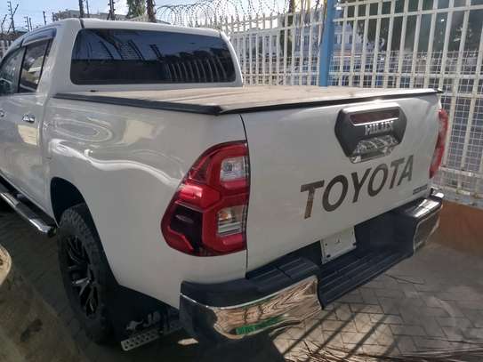 Toyota Hilux Double cabin image 5