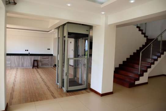 5 Bed Apartment with En Suite in General Mathenge image 18