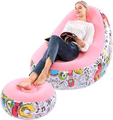 Inflatable seat with footrest image 2