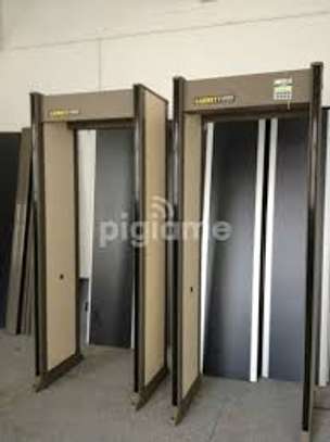 Garret Walkthrough metal detectors  6500 pdi image 3