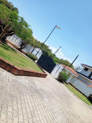 5 Bed House with En Suite at Nyali image 3