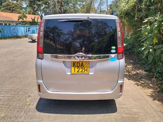 TOYOTA NOAH NEW SHAPE 2014 MODEL image 2