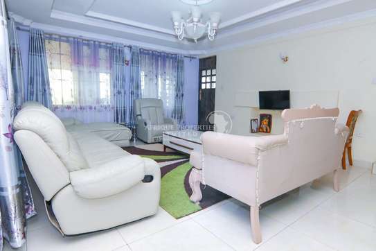 5 Bedroom All Ensuite+Dsq House For Sale In Naivasha image 3